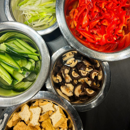 Miss Vietnam Vegan in English  Sunday, April 27, 2025 at 12 h