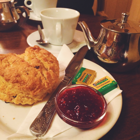 Britische Tea Time: Sü�?e und herzhafte Scones